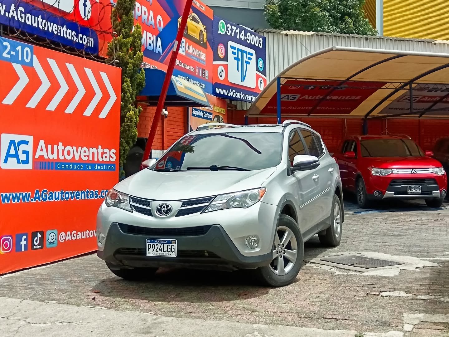 TOYOTA RAV-4 XLE AWD M.2015