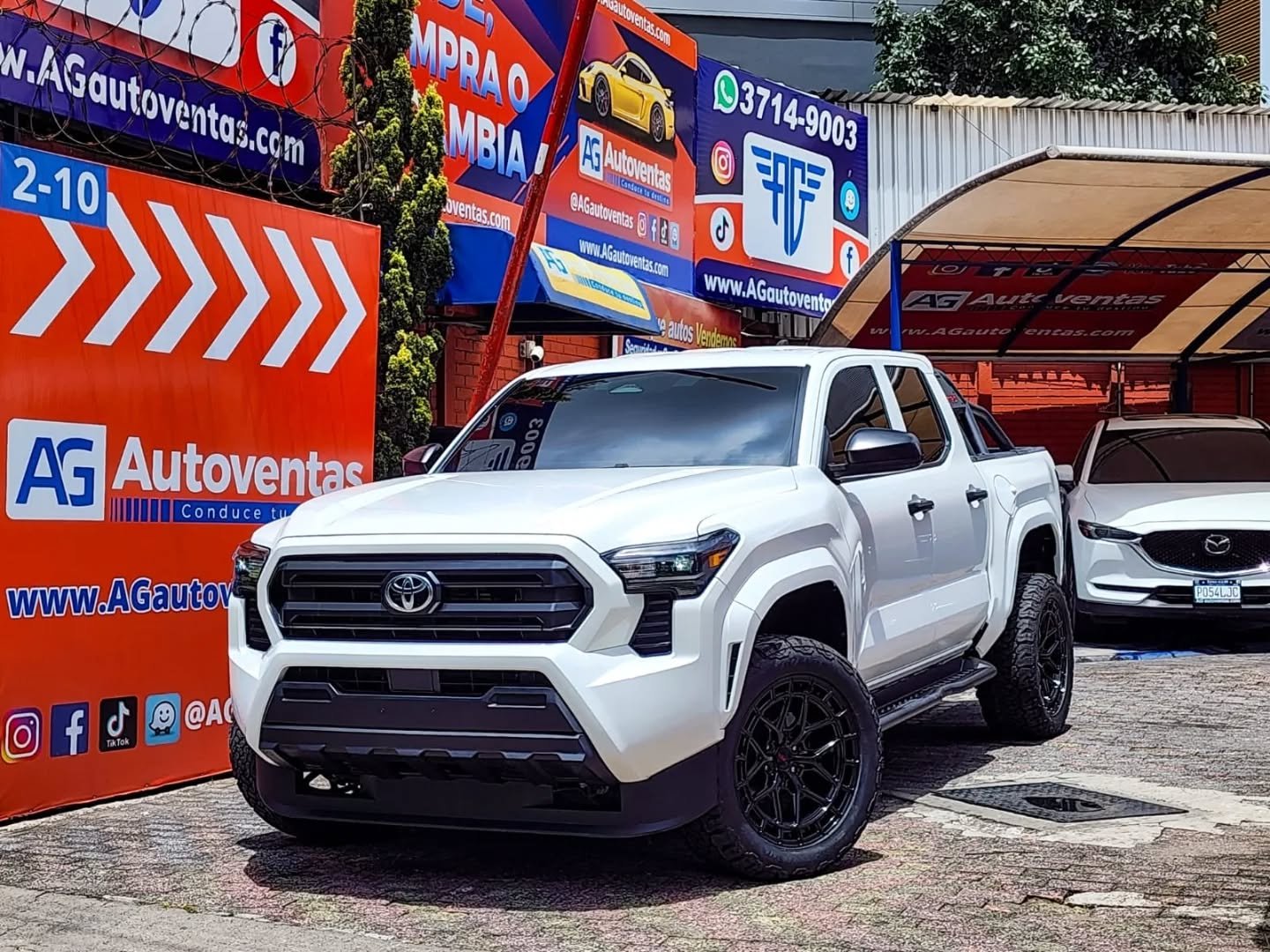TOYOTA TACOMA 4X4 M.2024